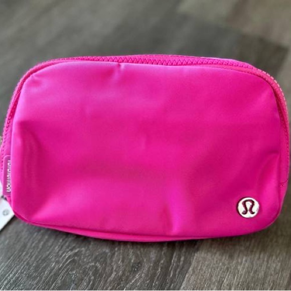 NWT Lululemon Athletica Everywhere Belt Bag 1L Fanny Pack Waist Bag SONIC PINK - Picture 5 of 8